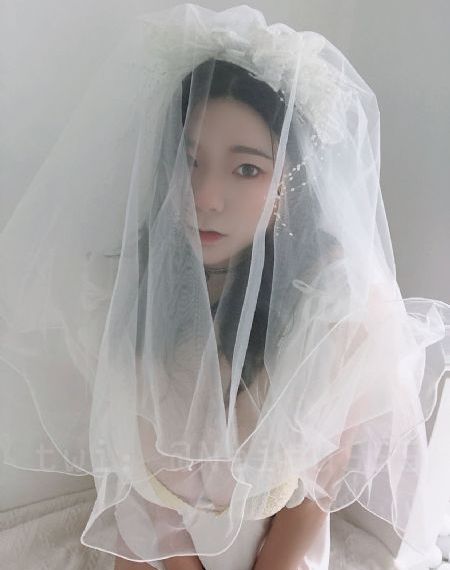打屁股趴戒尺按趴在腿上_4K免费在线观看
