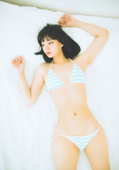 在车里掀起乳罩啃咬奶头_720免费在线观看