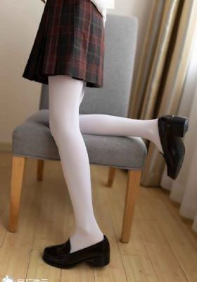 女同桌让我把手伸到裙子里_1080P最新电影在线观看