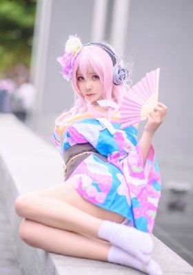 边吃胸边摸下面视频_免费完整版高清
